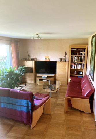 Appartement avec balcon sur verdure