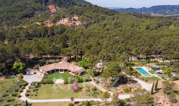 Aix-en-Provence. Propriété d'exception avec vue panoramique Sainte-Victoire, 430 m2, 4 hectares, oli