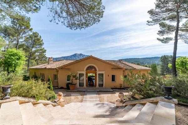 Aix-en-Provence. Propriété d'exception avec vue panoramique Sainte-Victoire, 430 m2, 4 hectares, oli