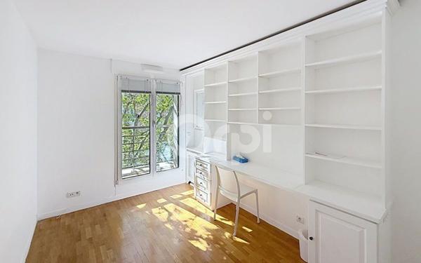 Appartement à vendre    4 pièces • 95,61 m2 Paris 15