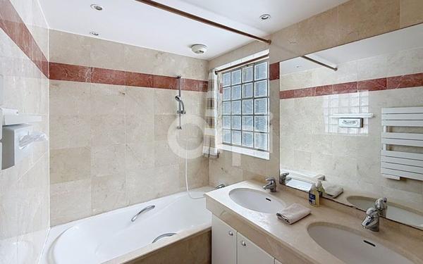Appartement à vendre    4 pièces • 95,61 m2 Paris 15