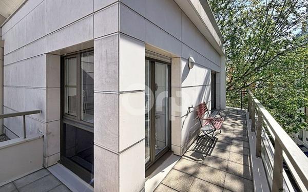 Appartement à vendre    4 pièces • 95,61 m2 Paris 15