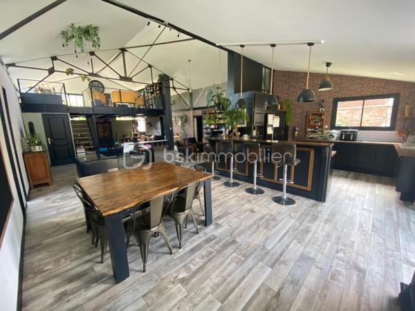 Loft industriel 185 m²

En exclusivité,

Vous cherchez un loft industriel dans l'Oise pour le prix d'un appartement à Paris, Orry-la-Ville ou Chantilly  ?

Ce bien est une OPPORTUNITÉ RARE À LA VENTE...

Franck GROSJACQUES - BSK Immobilier vous propose ce loft industriel à Clermont de l'Oise (60600) idéalement situé à proximité du centre-ville, des écoles et de la gare.

Ce loft conçu par architecte dans un ancien atelier, mélange harmonieusement les éléments historiques conservés (charpente métallique, verrières industrielles...) avec des éléments de design moderne.

Ce bien avec ses volumes et ses perspectives est unique et rare à la vente.

Une magnifique pièce de vie de 100 m² environ est aménagée en 4 espaces :
- un salon avec un poêle à bois
- un 2ème salon avec home cinéma
- une salle à manger
- une cuisine ouverte récente aménagée et équipée avec un bar américain

La pièce de vie donne accès à une terrasse orientée ouest et au jardin.

Une mezzanine de 30 m² très lumineuse, idéal pour un atelier d'artiste ou le télétravail, surplombe la pièce de vie.

Ce loft, VIVABLE DE PLAIN-PIED, dispose de 3 chambres dont une chambre parentale avec une salle de bain, un dressing et une terrasse privative.

Une salle d'eau et un wc séparé complètent ce bien.

Ce loft spacieux est idéal pour organiser vos évènements familiaux ou professionnels.

AUCUN TRAVAUX.

DPE C.

Le tout sur un terrain clos et arboré de 500 m² environ.

VÉHICULES : possibilité de garer 3 voitures, portail électrique
GARE : la gare de Clermont dessert Paris Gare du Nord et Amiens en 40 minutes
PROCHE AXES ROUTIERS : Beauvais 25 min, Chantilly 25 min, Orry-la-Ville 35 min
AÉROPORTS : Beauvais Tillé 25 min et Paris Roissy - Charles de Gaulle 45 min


.