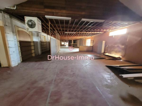 Parking / Box à louer 6 pièces de 900 m²