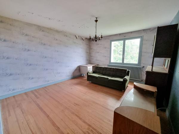 Maison avec dépendances au coeur de village de Sermoyer 121 m2