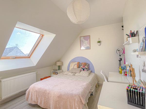 Calais Dpt(62) à vendre Pavillon individuel de 2014 ( 103m2 ), 3chambres , dressing , lingerie , terrasse , jardin , chalet