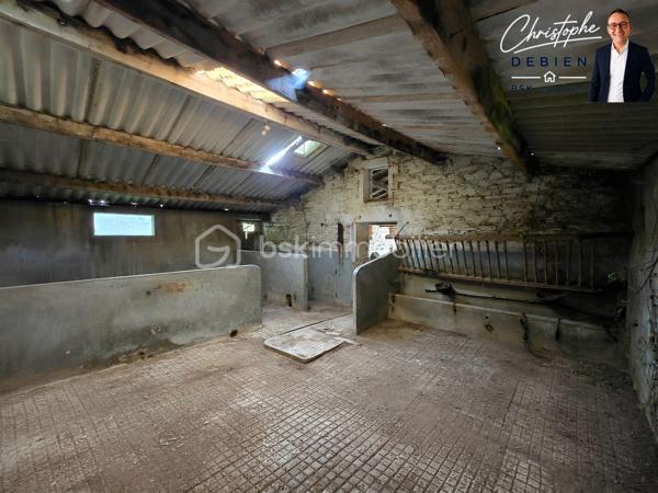 Christophe Debien – BSK Immobilier vous présente ce bien en EXCLUSIVITÉ.

Situation idéale à seulement 3 km du centre-bourg de Chavagnes-en-Paillers, avec un accès rapide à l’A83 et aux pôles dynamiques de Montaigu, Les Herbiers et La Roche-sur-Yon.

Vous recherchez un projet immobilier avec du cachet et un fort potentiel de valorisation ?

Cette grange en pierre située dans un hameau paisible est une opportunité rare sur le secteur.
Environ 145 m² à réhabiliter, offrant de nombreuses possibilités d’aménagement 

Ensemble immobilier comprenant : 
•	Grange + grenier (plus de 80 m²) 
•	Écurie, étable, hangar 

Surface exploitable importante pour un projet d’habitation sur-mesure 
Terrain avec : 
•	Parcelle principale d’environ 400 m² 
•	Jardin de 260 m² non attenant
•	Zone naturelle de plus de 2 000 m² non attenante

Viabilisation à prévoir (réseaux à raccorder) 
CERTIFICAT D’URBANISME (CUB) VALIDÉ :
Le changement de destination en habitation est autorisé, et le dossier complet est disponible pour vous accompagner dans votre projet.

Imaginez votre future maison :
une rénovation de caractère, volumes généreux, pierre apparente, environnement calme…
Un projet idéal pour les amateurs de rénovation souhaitant créer un lieu de vie unique, tout en restant proche des bassins d’emploi et des axes routiers majeurs.

Pour plus d’informations, accéder au dossier complet ou organiser une visite :
Contactez Christophe Debien – BSK Immobilier dès maintenant.

Conformément aux dispositions de la loi ELAN, tout candidat acquéreur est informé de son droit de se faire accompagner, lors de la visite, par un professionnel du bâtiment de son choix.
Il est demandé de signaler préalablement la présence de cet intervenant afin de permettre l’organisation de la visite dans des conditions adaptées.