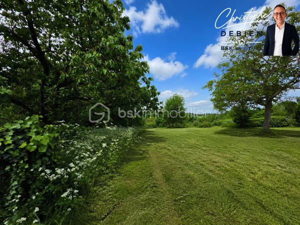 Christophe Debien – BSK Immobilier vous présente ce bien en EXCLUSIVITÉ.

Situation idéale à seulement 3 km du centre-bourg de Chavagnes-en-Paillers, avec un accès rapide à l’A83 et aux pôles dynamiques de Montaigu, Les Herbiers et La Roche-sur-Yon.

Vous recherchez un projet immobilier avec du cachet et un fort potentiel de valorisation ?

Cette grange en pierre située dans un hameau paisible est une opportunité rare sur le secteur.
Environ 145 m² à réhabiliter, offrant de nombreuses possibilités d’aménagement 

Ensemble immobilier comprenant : 
•	Grange + grenier (plus de 80 m²) 
•	Écurie, étable, hangar 

Surface exploitable importante pour un projet d’habitation sur-mesure 
Terrain avec : 
•	Parcelle principale d’environ 400 m² 
•	Jardin de 260 m² non attenant
•	Zone naturelle de plus de 2 000 m² non attenante

Viabilisation à prévoir (réseaux à raccorder) 
CERTIFICAT D’URBANISME (CUB) VALIDÉ :
Le changement de destination en habitation est autorisé, et le dossier complet est disponible pour vous accompagner dans votre projet.

Imaginez votre future maison :
une rénovation de caractère, volumes généreux, pierre apparente, environnement calme…
Un projet idéal pour les amateurs de rénovation souhaitant créer un lieu de vie unique, tout en restant proche des bassins d’emploi et des axes routiers majeurs.

Pour plus d’informations, accéder au dossier complet ou organiser une visite :
Contactez Christophe Debien – BSK Immobilier dès maintenant.

Conformément aux dispositions de la loi ELAN, tout candidat acquéreur est informé de son droit de se faire accompagner, lors de la visite, par un professionnel du bâtiment de son choix.
Il est demandé de signaler préalablement la présence de cet intervenant afin de permettre l’organisation de la visite dans des conditions adaptées.