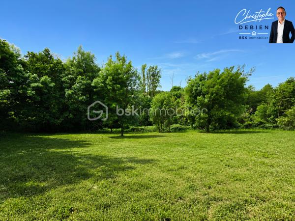 Christophe Debien – BSK Immobilier vous présente ce bien en EXCLUSIVITÉ.

Situation idéale à seulement 3 km du centre-bourg de Chavagnes-en-Paillers, avec un accès rapide à l’A83 et aux pôles dynamiques de Montaigu, Les Herbiers et La Roche-sur-Yon.

Vous recherchez un projet immobilier avec du cachet et un fort potentiel de valorisation ?

Cette grange en pierre située dans un hameau paisible est une opportunité rare sur le secteur.
Environ 145 m² à réhabiliter, offrant de nombreuses possibilités d’aménagement 

Ensemble immobilier comprenant : 
•	Grange + grenier (plus de 80 m²) 
•	Écurie, étable, hangar 

Surface exploitable importante pour un projet d’habitation sur-mesure 
Terrain avec : 
•	Parcelle principale d’environ 400 m² 
•	Jardin de 260 m² non attenant
•	Zone naturelle de plus de 2 000 m² non attenante

Viabilisation à prévoir (réseaux à raccorder) 
CERTIFICAT D’URBANISME (CUB) VALIDÉ :
Le changement de destination en habitation est autorisé, et le dossier complet est disponible pour vous accompagner dans votre projet.

Imaginez votre future maison :
une rénovation de caractère, volumes généreux, pierre apparente, environnement calme…
Un projet idéal pour les amateurs de rénovation souhaitant créer un lieu de vie unique, tout en restant proche des bassins d’emploi et des axes routiers majeurs.

Pour plus d’informations, accéder au dossier complet ou organiser une visite :
Contactez Christophe Debien – BSK Immobilier dès maintenant.

Conformément aux dispositions de la loi ELAN, tout candidat acquéreur est informé de son droit de se faire accompagner, lors de la visite, par un professionnel du bâtiment de son choix.
Il est demandé de signaler préalablement la présence de cet intervenant afin de permettre l’organisation de la visite dans des conditions adaptées.