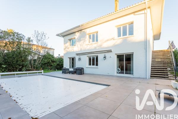 Maison à vendre 8 pièces 208 m² Mérignac