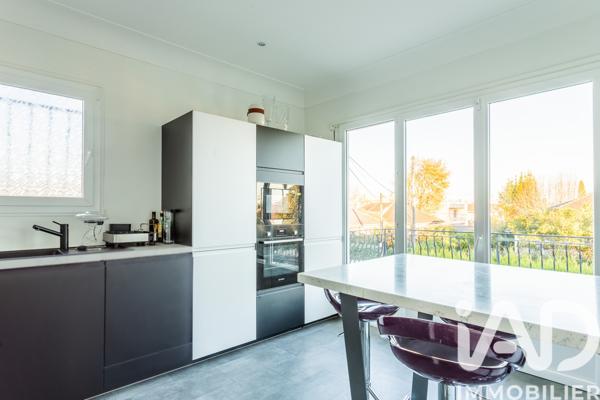 Maison à vendre 8 pièces 208 m² Mérignac