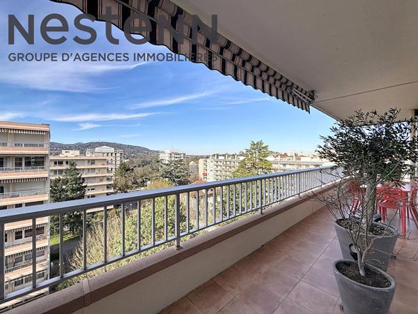 Appartement Terrasse - Bourg de Caluire - Calme - Garage - Verdure - Rénovation haut de gamme