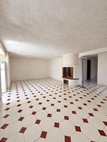 Appartement 85 m² à rénover - Quartier d'Anthéor - Belle terrasse avec cuisine d'été - 1 stationnement  - À 200 mètres de la plage