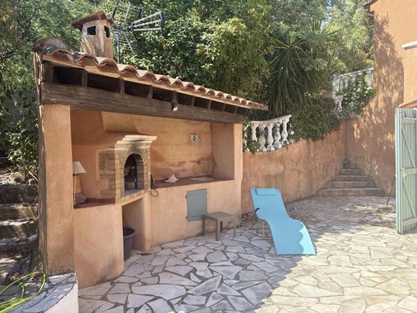 Appartement 85 m² à rénover - Quartier d'Anthéor - Belle terrasse avec cuisine d'été - 1 stationnement  - À 200 mètres de la plage
