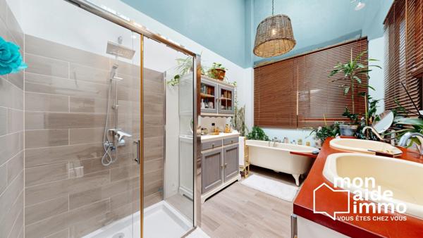 Magnifique demeure en pierre avec dépendance