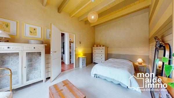 Magnifique demeure en pierre avec dépendance