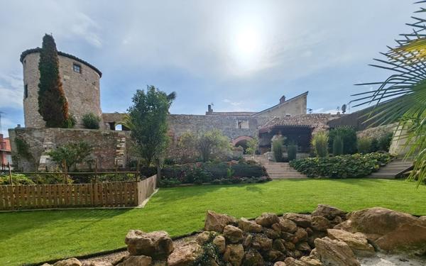 Maison à vendre    6 pièces • 425 m2 Saint-Sever