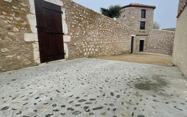 Maison à vendre    6 pièces • 425 m2 Saint-Sever