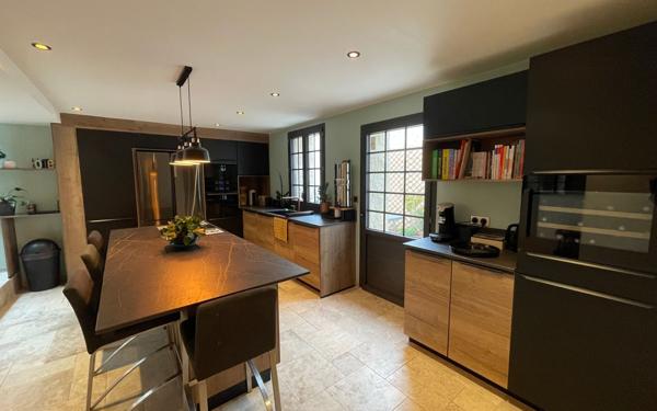 Maison à vendre    6 pièces • 425 m2 Saint-Sever