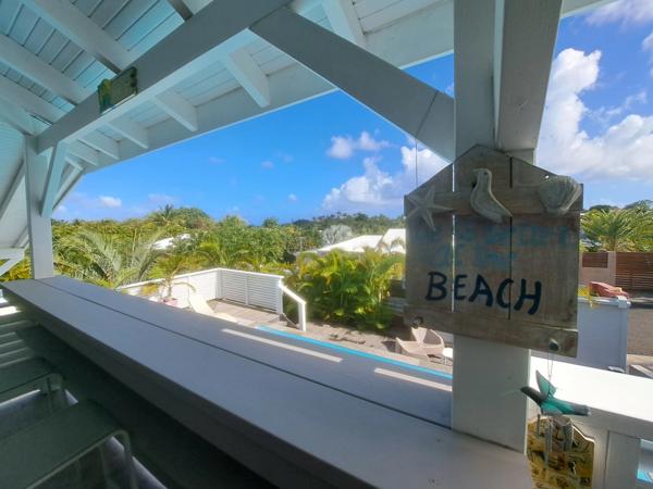 Villa créole élégante avec piscine et jardin tropical à Saint-François
