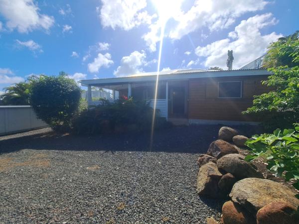 Villa créole élégante avec piscine et jardin tropical à Saint-François