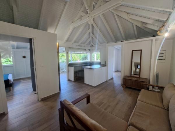 Villa créole élégante avec piscine et jardin tropical à Saint-François