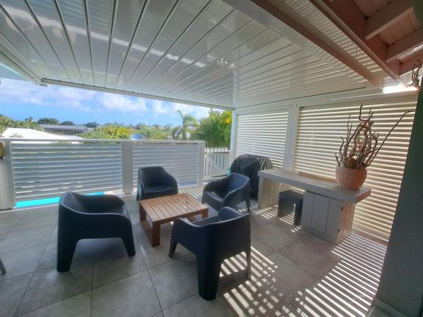 Villa créole élégante avec piscine et jardin tropical à Saint-François