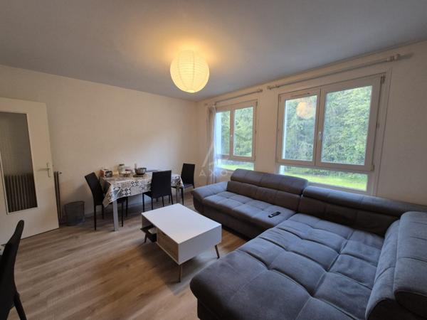 Montjuzet -T3 rénové avec deux balcons au calme, garage et vue sur la cathédrale