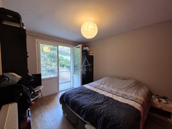 Montjuzet -T3 rénové avec deux balcons au calme, garage et vue sur la cathédrale