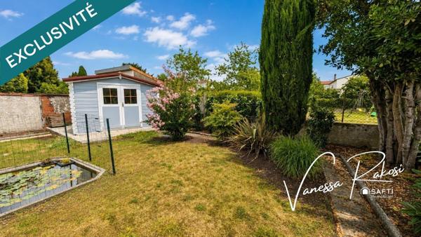 À Saintes, quartier Abbaye maison de 135 m² offrant deux espaces de vie distincts, un jardin, et véranda