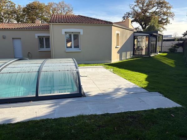 44115 BASSE GOULAINE Maison Basse Goulaine 136 m2 Plain pied 3 chambres + bureau sur belle parcelle avec piscine !!!