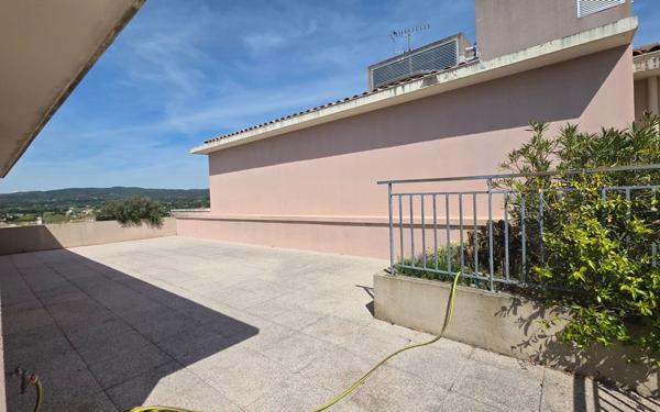 Appartement à vendre    4 pièces •  Lambesc