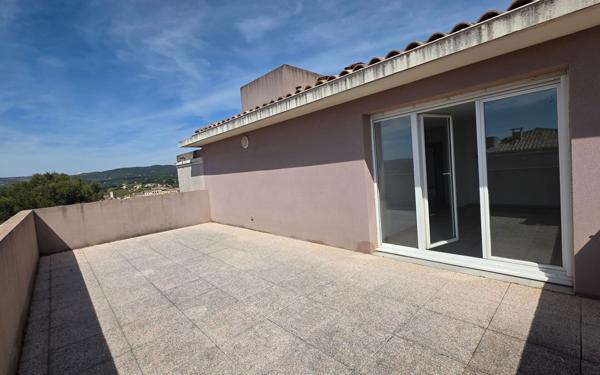 Appartement à vendre    4 pièces •  Lambesc