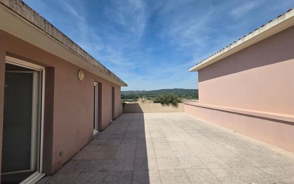 Appartement à vendre    4 pièces •  Lambesc