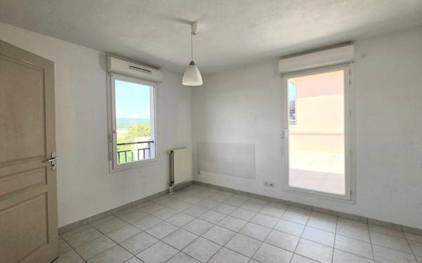 Appartement à vendre    4 pièces •  Lambesc