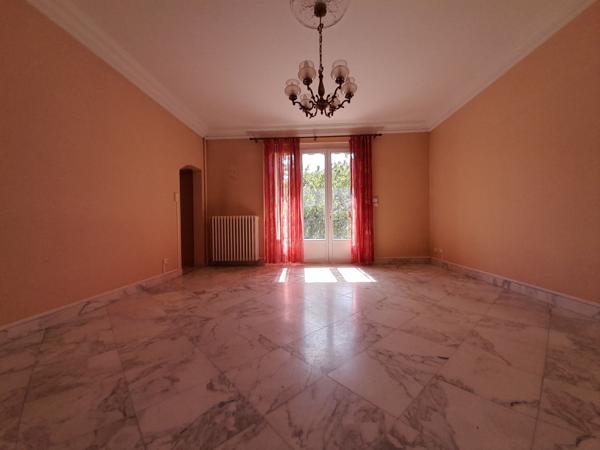 Appartement
         3 pièces
        - 81 m² 90 000 € *