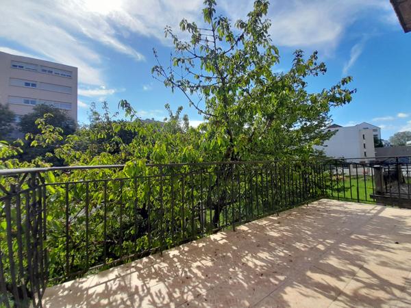 Appartement
         3 pièces
        - 81 m² 90 000 € *