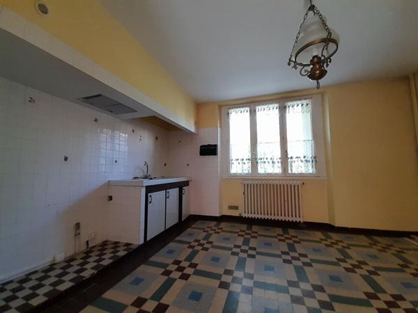 Appartement
         3 pièces
        - 81 m² 90 000 € *