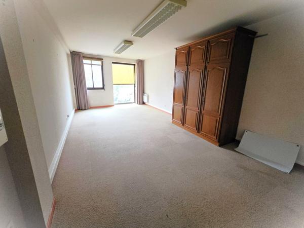 ensemble de bureau de 226 m² avec jardin