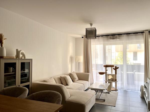 Appartement
         3 pièces
        - 59 m² Exclusivité 180 000 € *