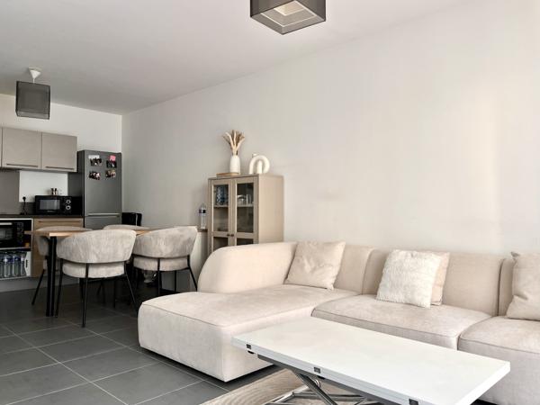 Appartement
         3 pièces
        - 59 m² Exclusivité 180 000 € *