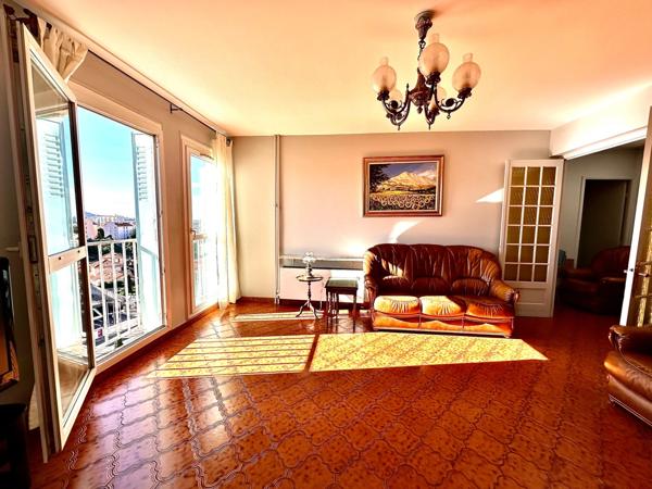 MARSEILLE 4e / 13e – Secteur Chutes-Lavie,T4/5 Traversant – 93 m² – Vue Panoramique – Copropriété Calme +Double Box de 22m2 en SUS.