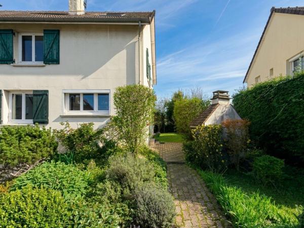 MAISON FAMILIALE – QUARTIER LYCÉE ÎLE-DE-FRANCE 115 m² Carrez | Terrain de 250 m² | Sous-sol total