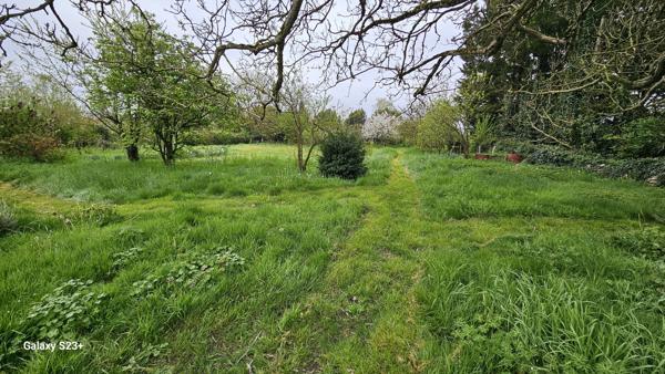 GRAND TERRAIN DE 2087 M² SITUE AU CALME D'UNE IMPASSE