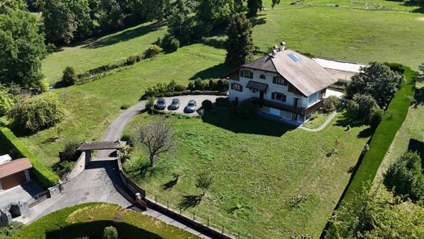 À vendre - Grande maison de caractère sur la commune de Marin, avec vue imprenable sur le lac et les montagnes