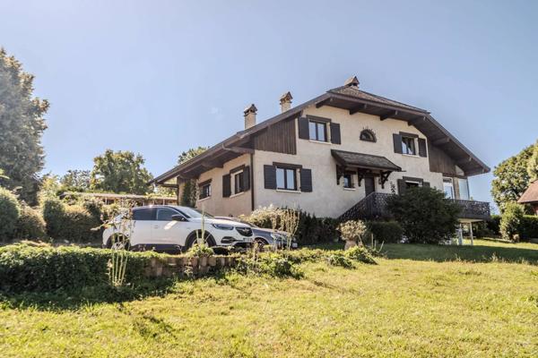 À vendre - Grande maison de caractère sur la commune de Marin, avec vue imprenable sur le lac et les montagnes
