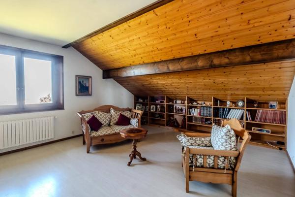 À vendre - Grande maison de caractère sur la commune de Marin, avec vue imprenable sur le lac et les montagnes