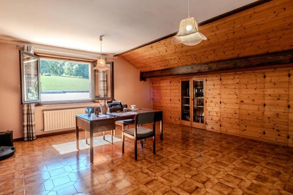 À vendre - Grande maison de caractère sur la commune de Marin, avec vue imprenable sur le lac et les montagnes