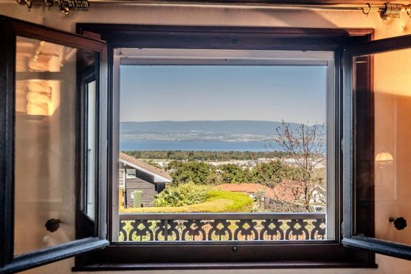 À vendre - Grande maison de caractère sur la commune de Marin, avec vue imprenable sur le lac et les montagnes