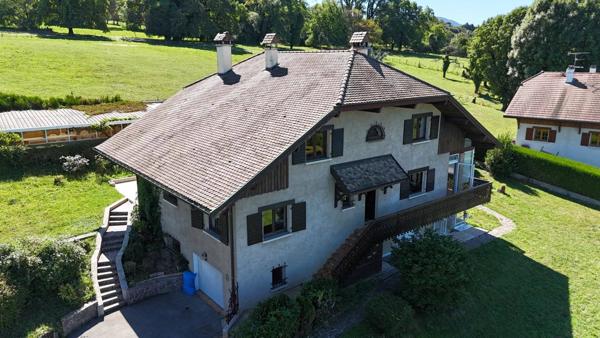 À vendre - Grande maison de caractère sur la commune de Marin, avec vue imprenable sur le lac et les montagnes